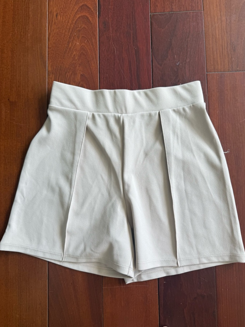 H&M Cream High-Waist Pleated Women’s Shorts